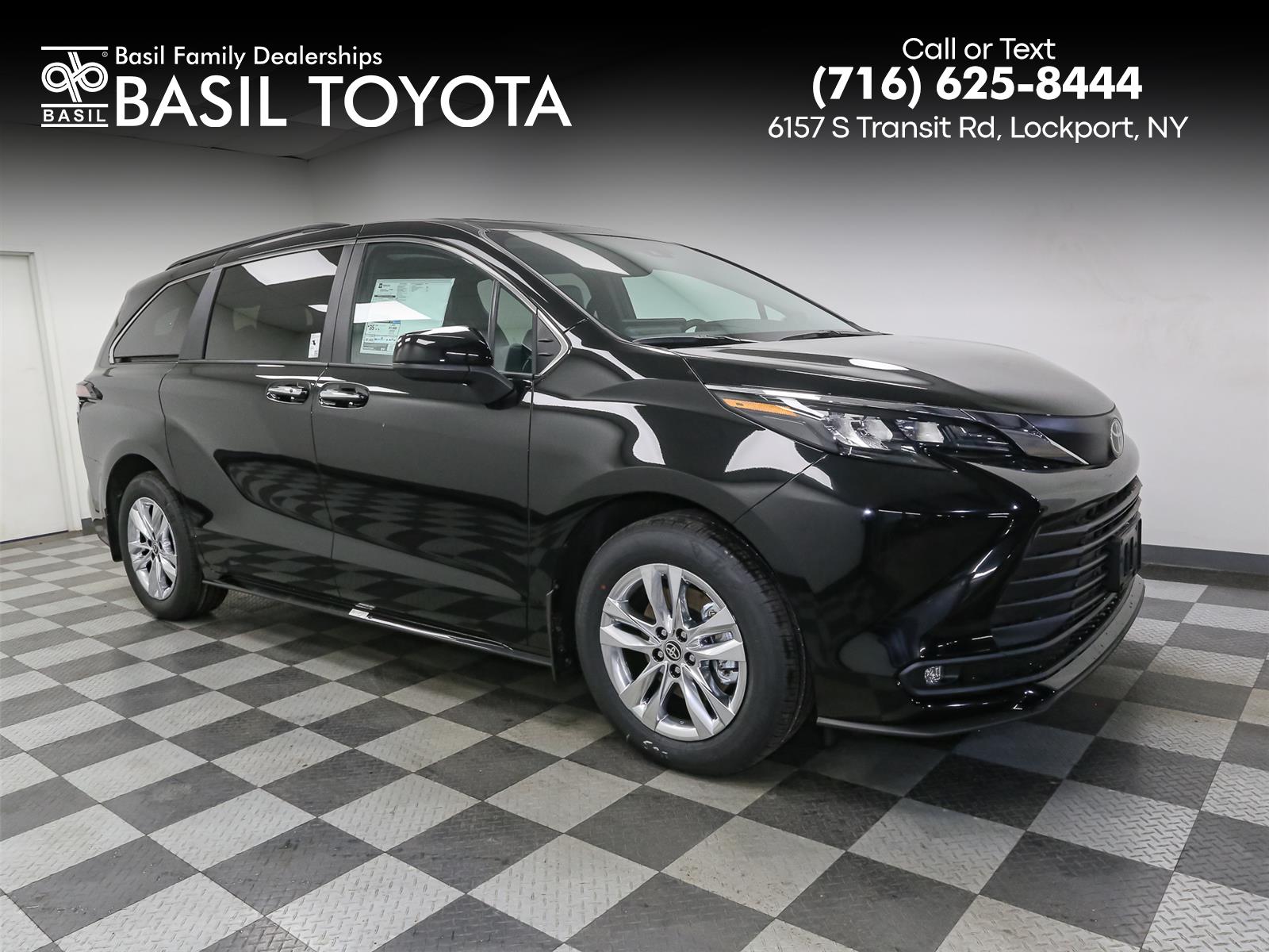 2026 Toyota Sienna XLE's photo