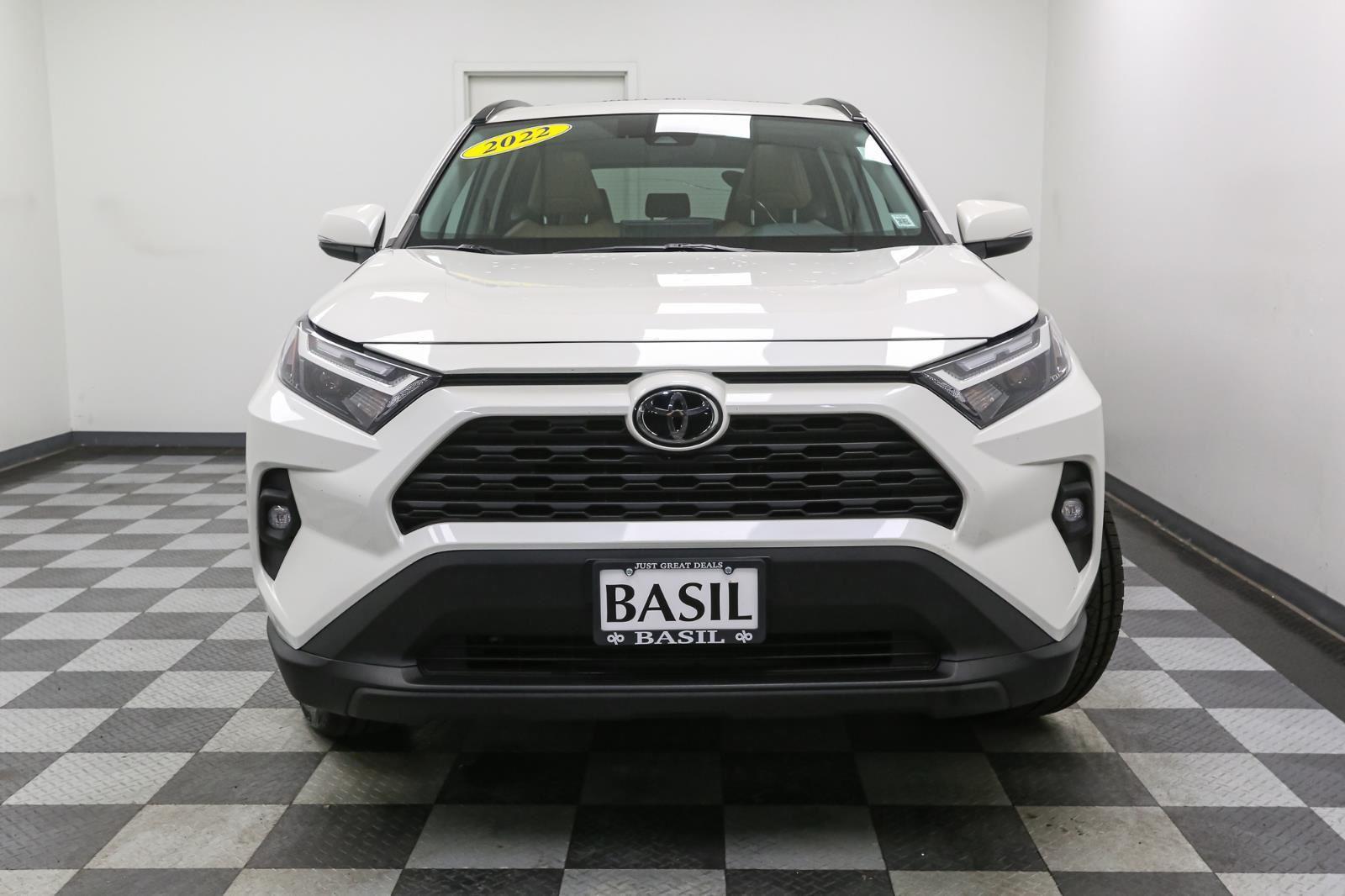 2022 Toyota RAV4 XLE Premium photo 3