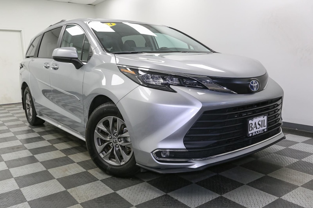 Used 2024 Toyota Sienna XLE 7-Passenger Van