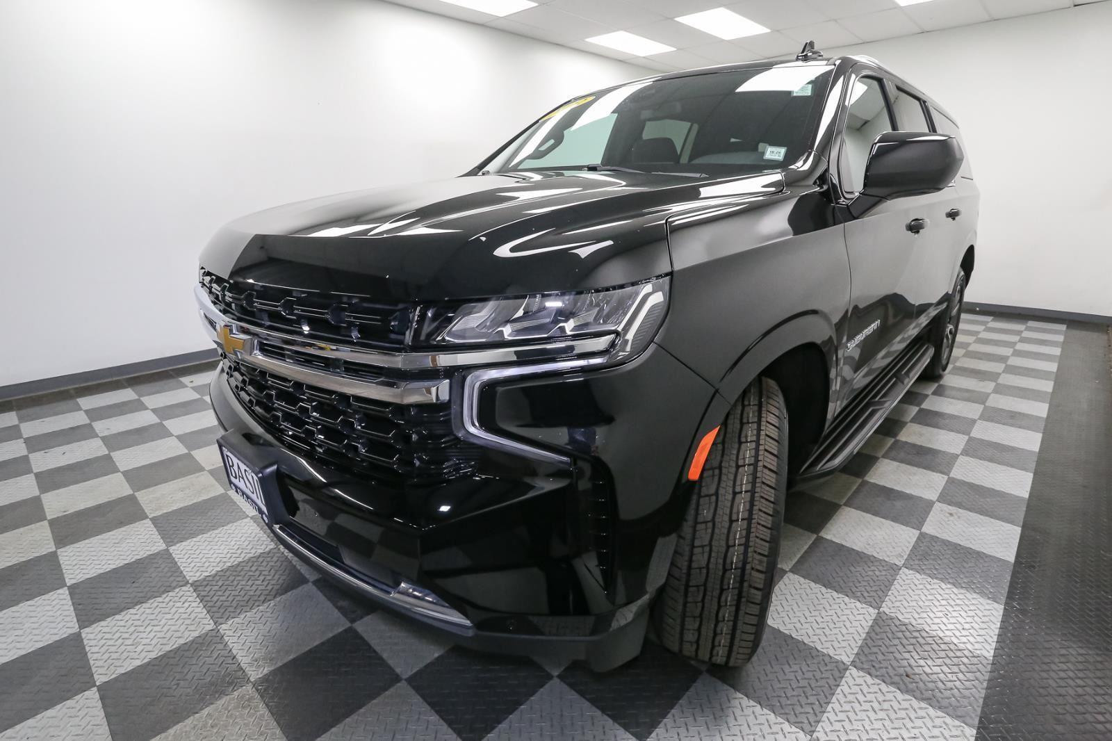 2022 Chevrolet Suburban LS photo 3