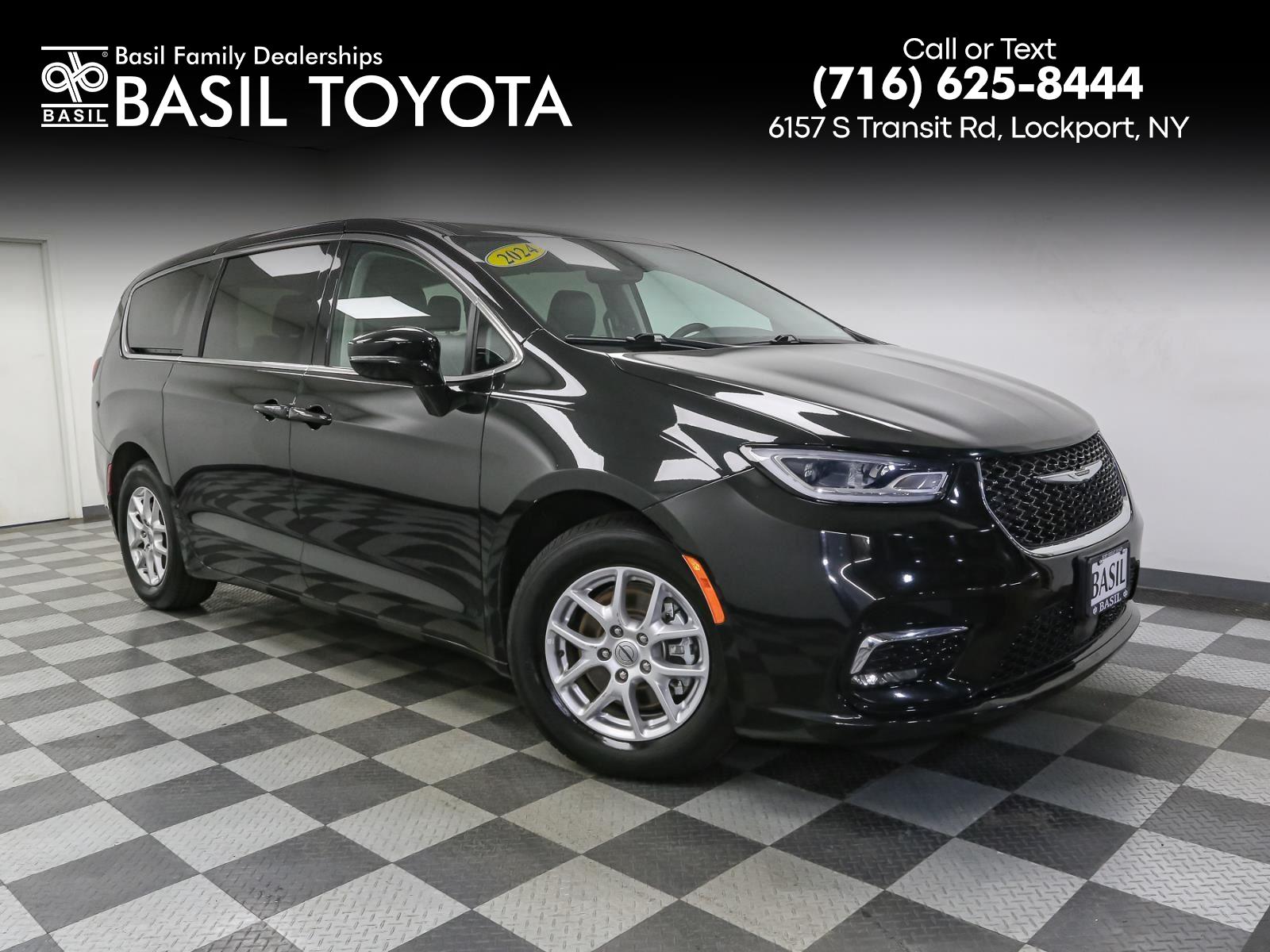 2024 Chrysler Pacifica Touring L's photo