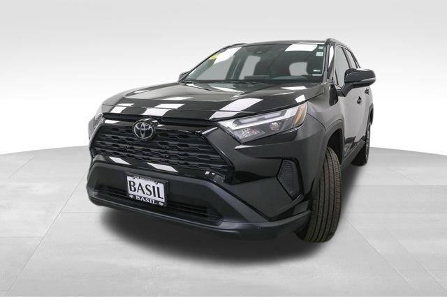 2025 Toyota RAV4 Hybrid XLE photo 4