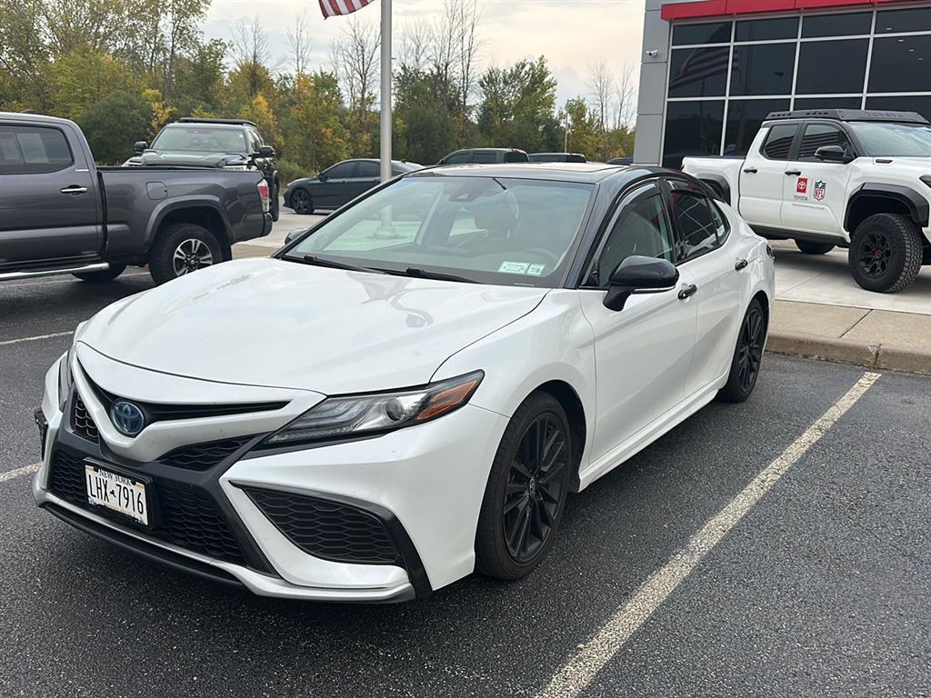 2022 Toyota Camry Hybrid XSE photo 3