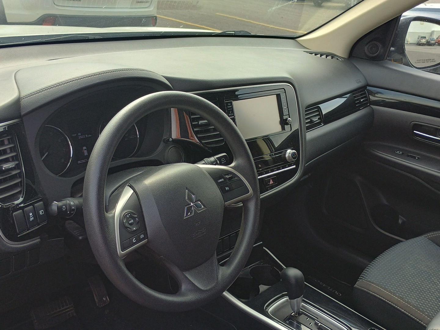 2020 Mitsubishi Outlander ES photo 4