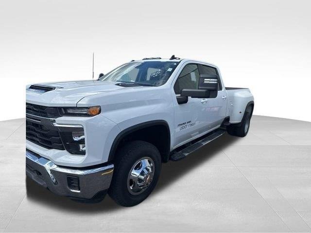 2024 Chevrolet Silverado 3500HD LT photo 3