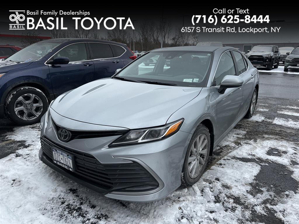 2023 Toyota Camry LE's photo