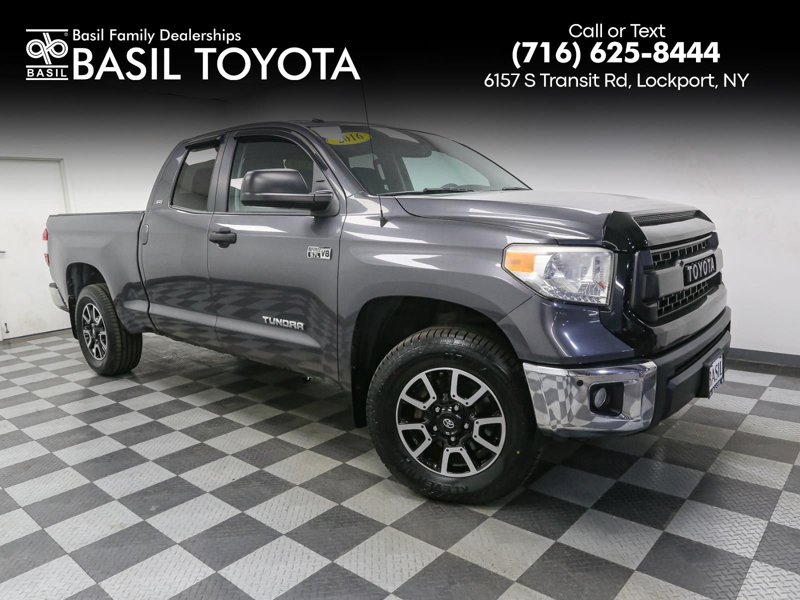 2016 Toyota Tundra SR5's photo