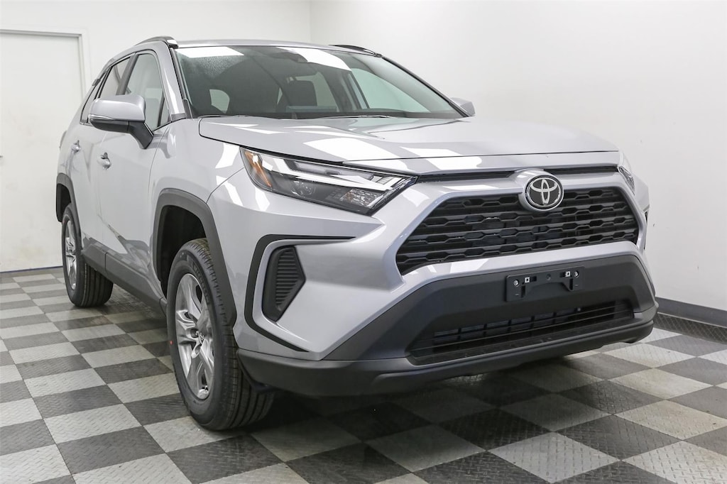 2025 Toyota RAV4 XLE photo 2