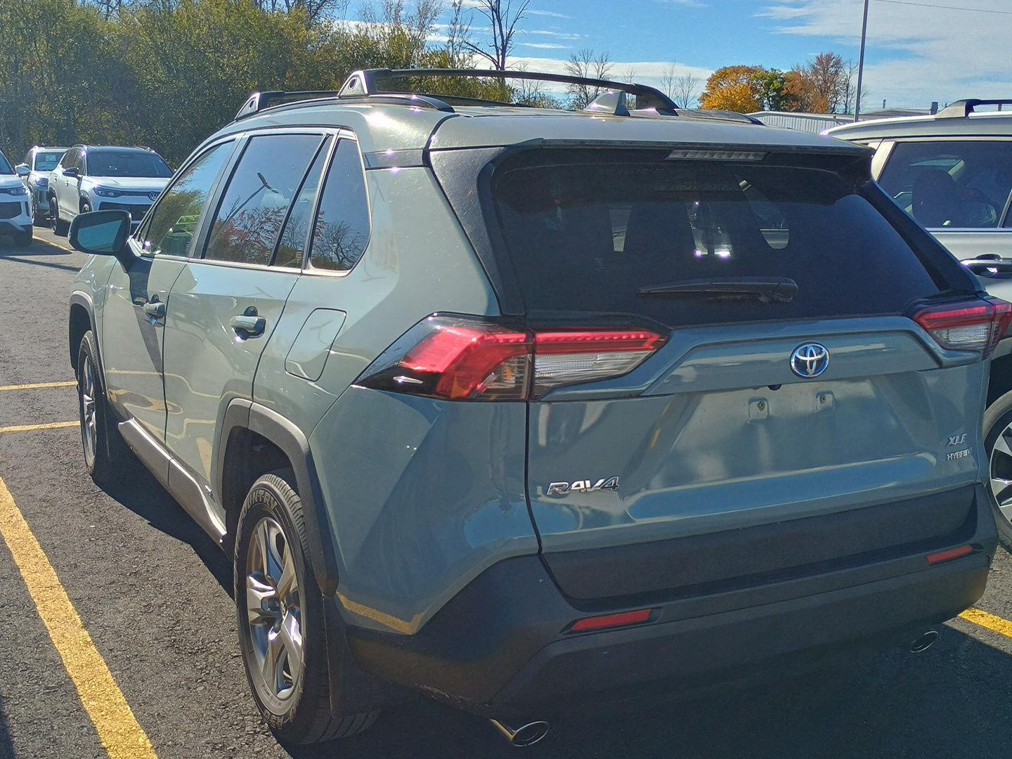 2023 Toyota RAV4 Hybrid XLE photo 3