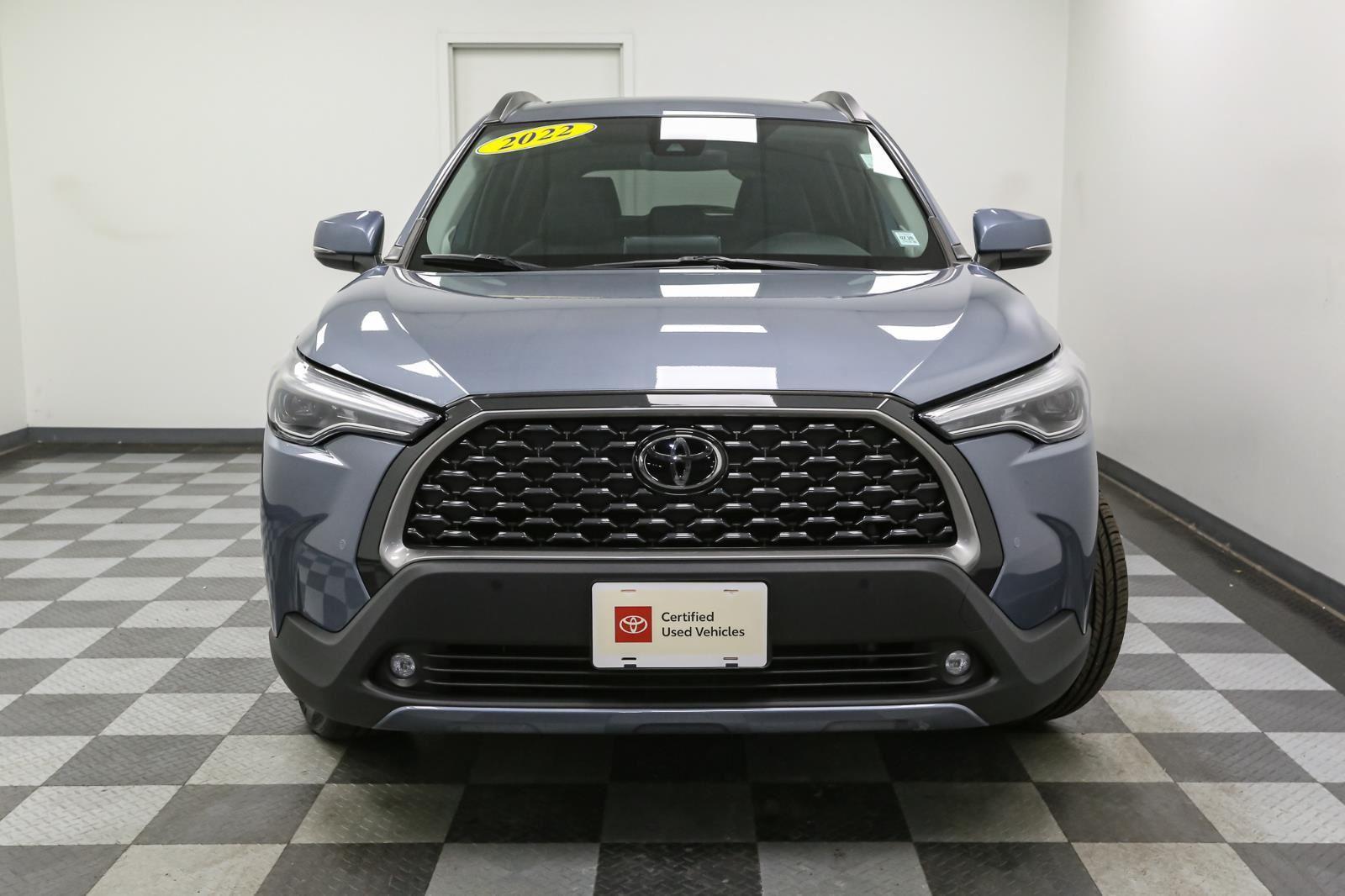 2022 Toyota Corolla Cross XLE photo 3