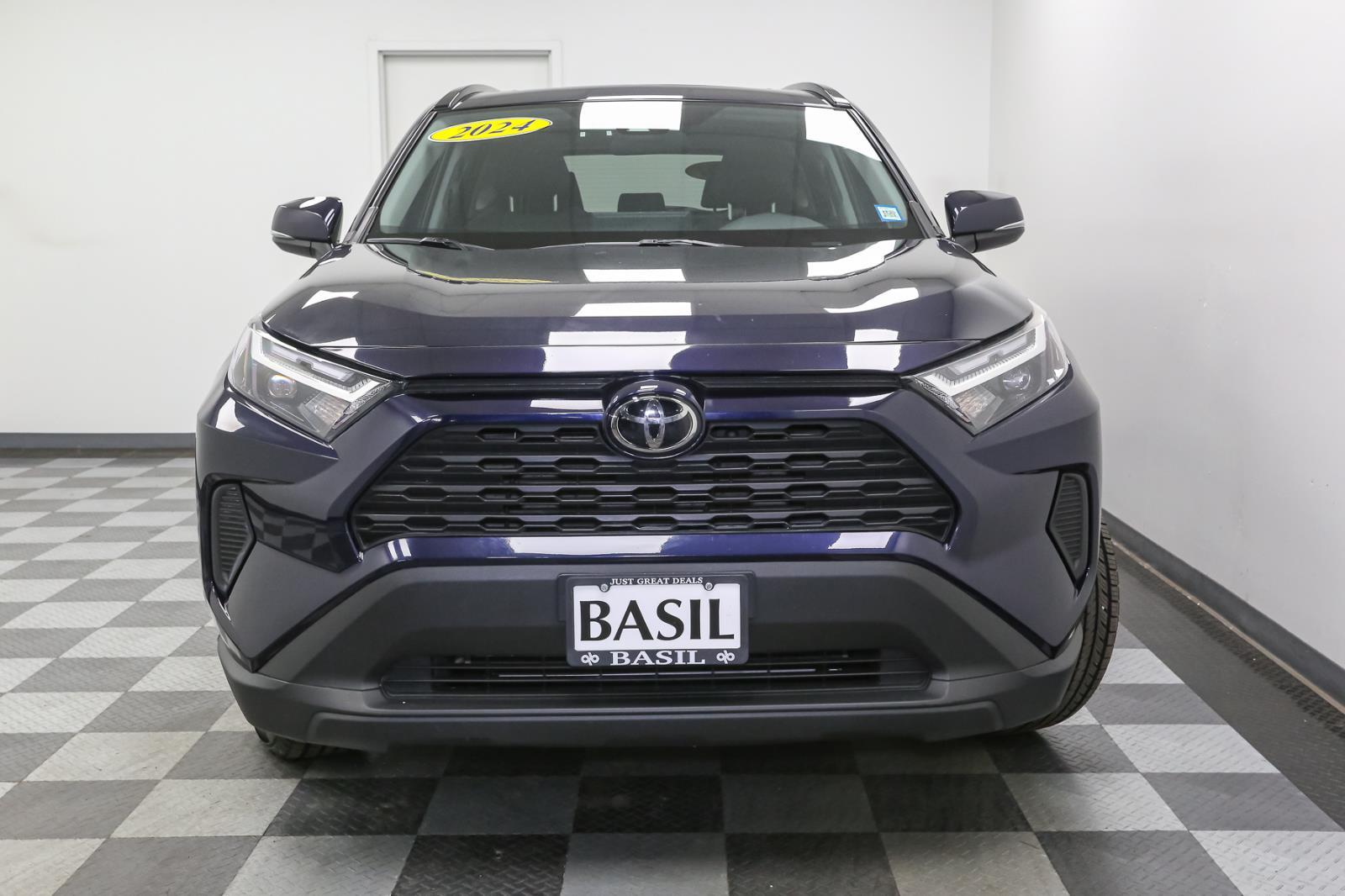 2024 Toyota RAV4 XLE photo 3