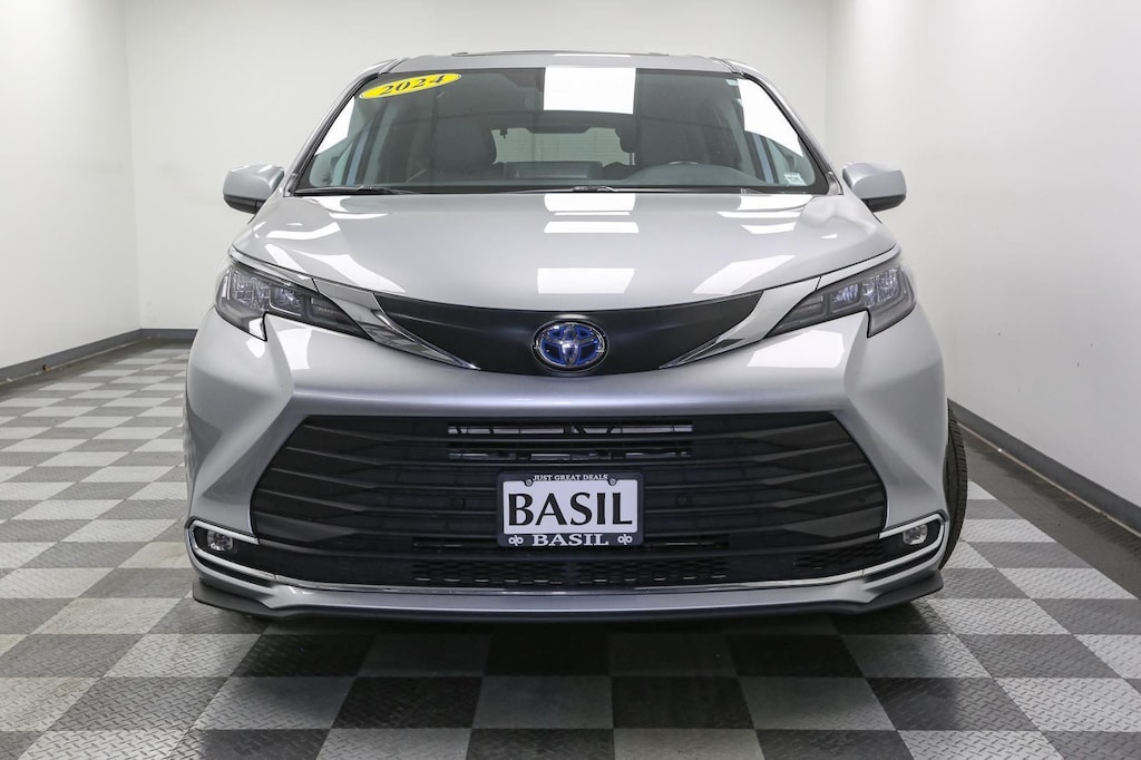Used 2024 Toyota Sienna XLE 7-Passenger Van