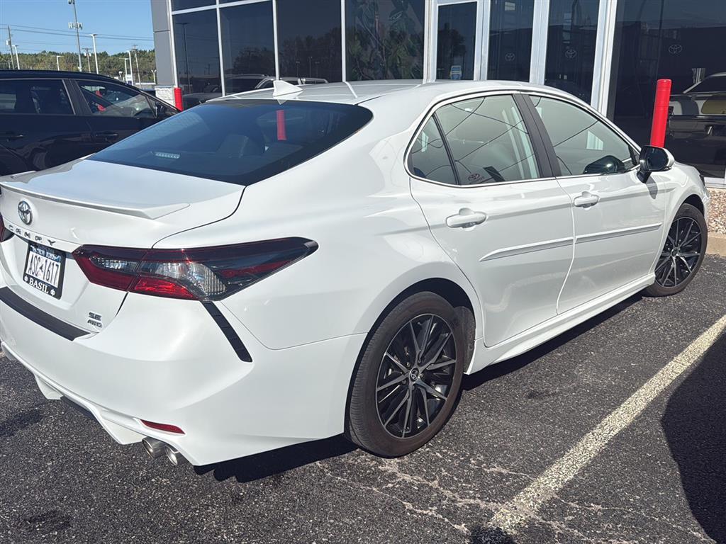 2023 Toyota Camry SE photo 3