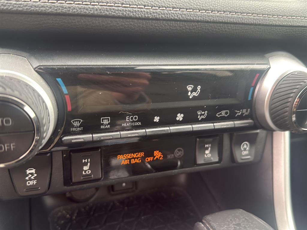 2020 Toyota RAV4 XLE Premium photo 4