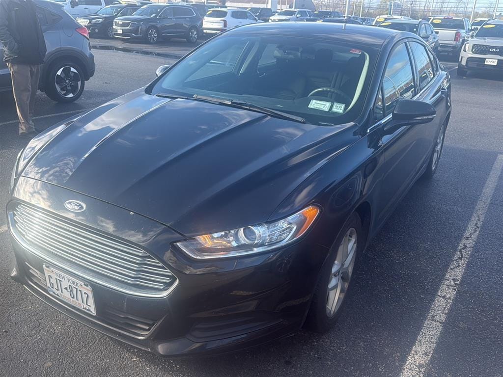 Used 2015 Ford Fusion SE Sedan