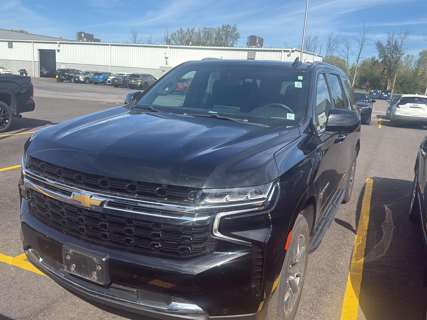 2022 Chevrolet Suburban LS photo 2