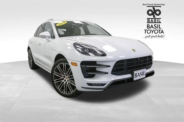 2018 Porsche Macan Turbo photo 2