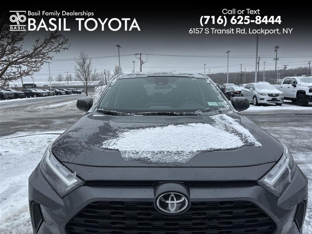 2023 Toyota RAV4 LE's photo