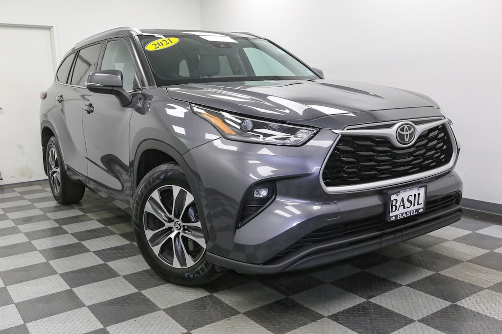 Used 2021 Toyota Highlander XLE SUV