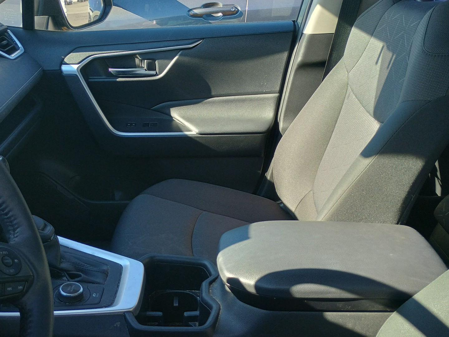 2023 Toyota RAV4 Hybrid XLE photo 4