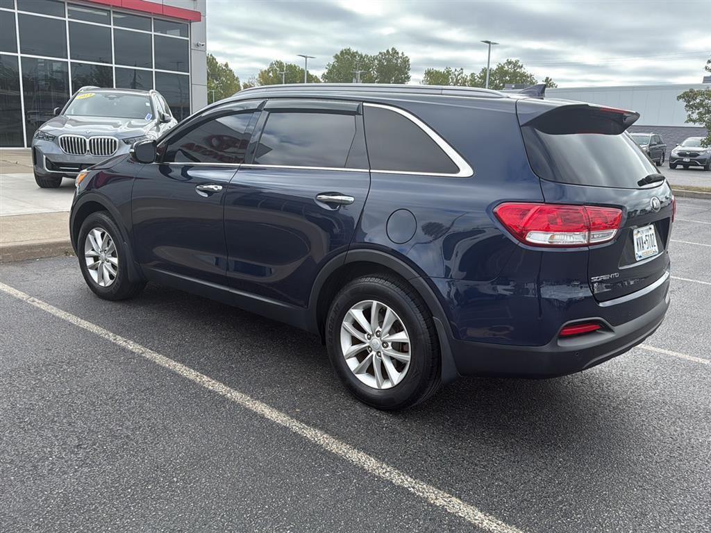 2016 Kia Sorento LX photo 2