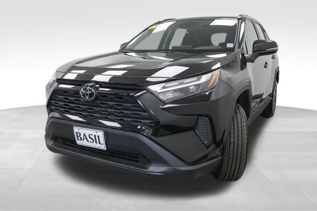 2025 Toyota RAV4 XLE photo 4