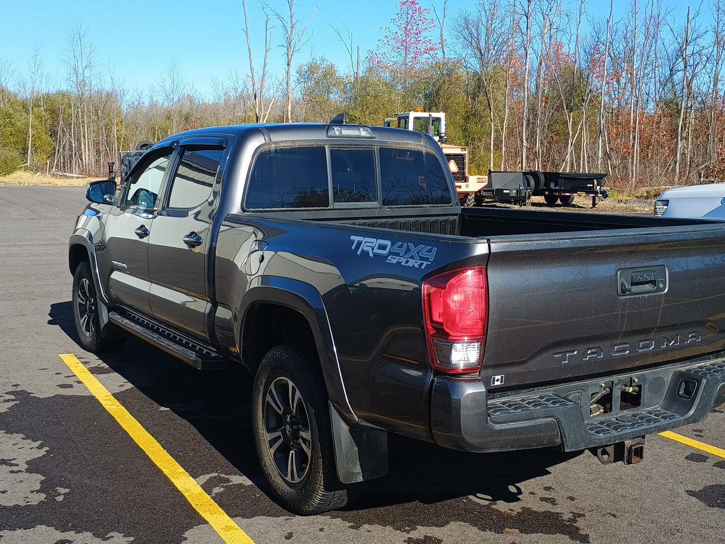 2016 Toyota Tacoma SR5 TRD Sport photo 3