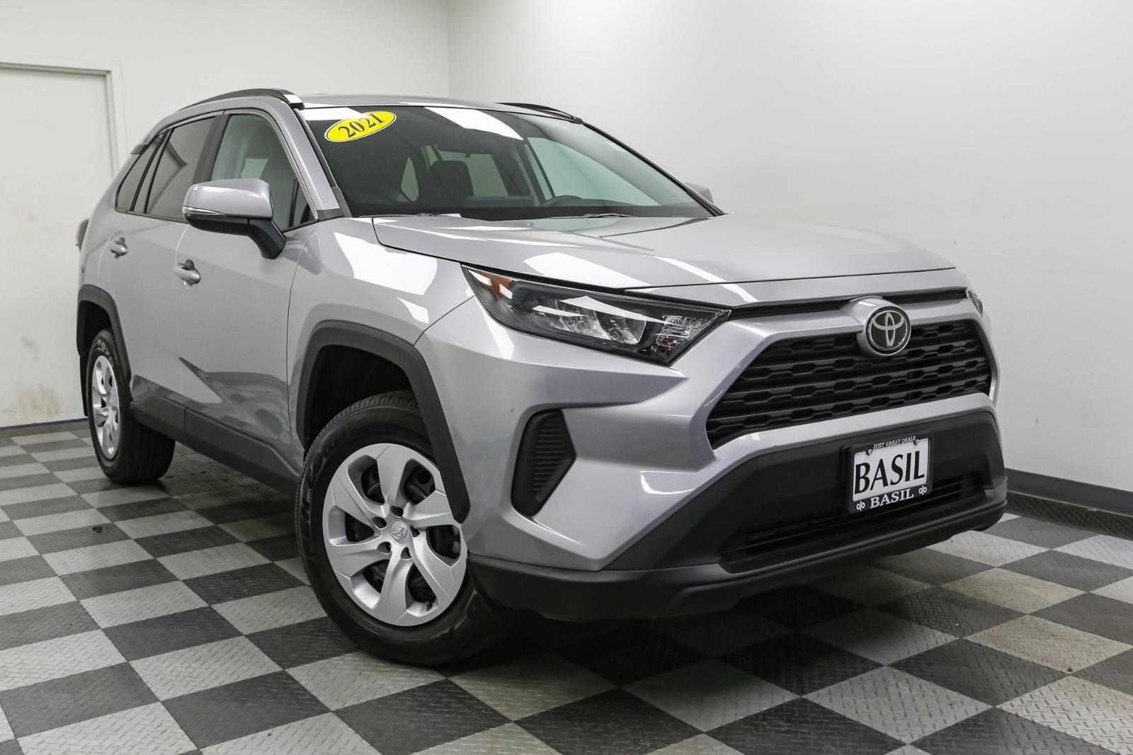 2021 Toyota RAV4 LE photo 2