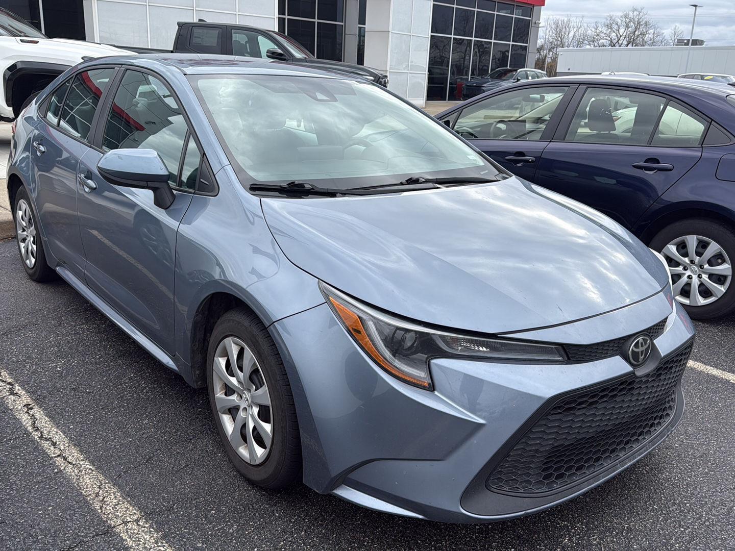 2022 Toyota Corolla LE photo 3