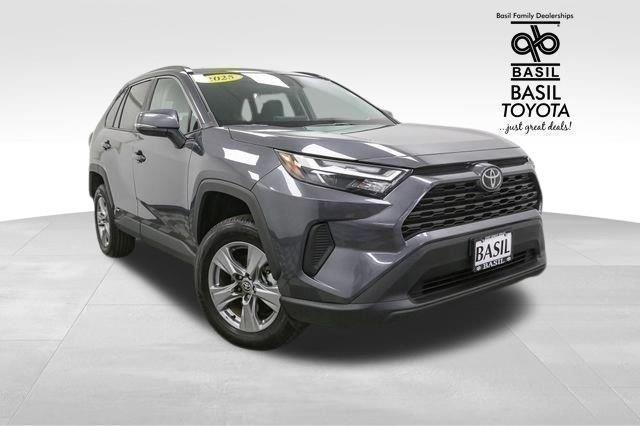 2025 Toyota RAV4 Hybrid XLE photo 2