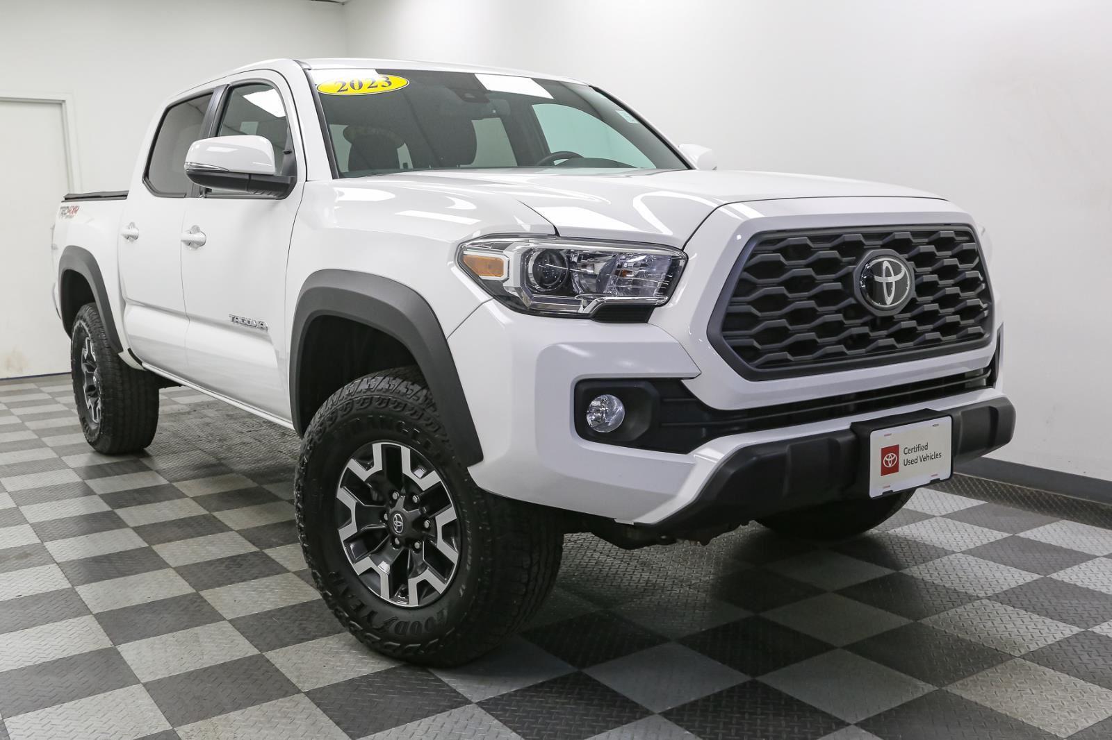 2023 Toyota Tacoma TRD photo 3