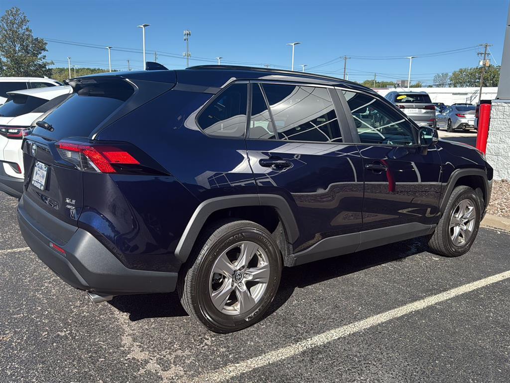2022 Toyota RAV4 XLE photo 3