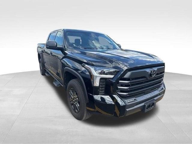 2025 Toyota Tundra SR5 CrewMax photo 4