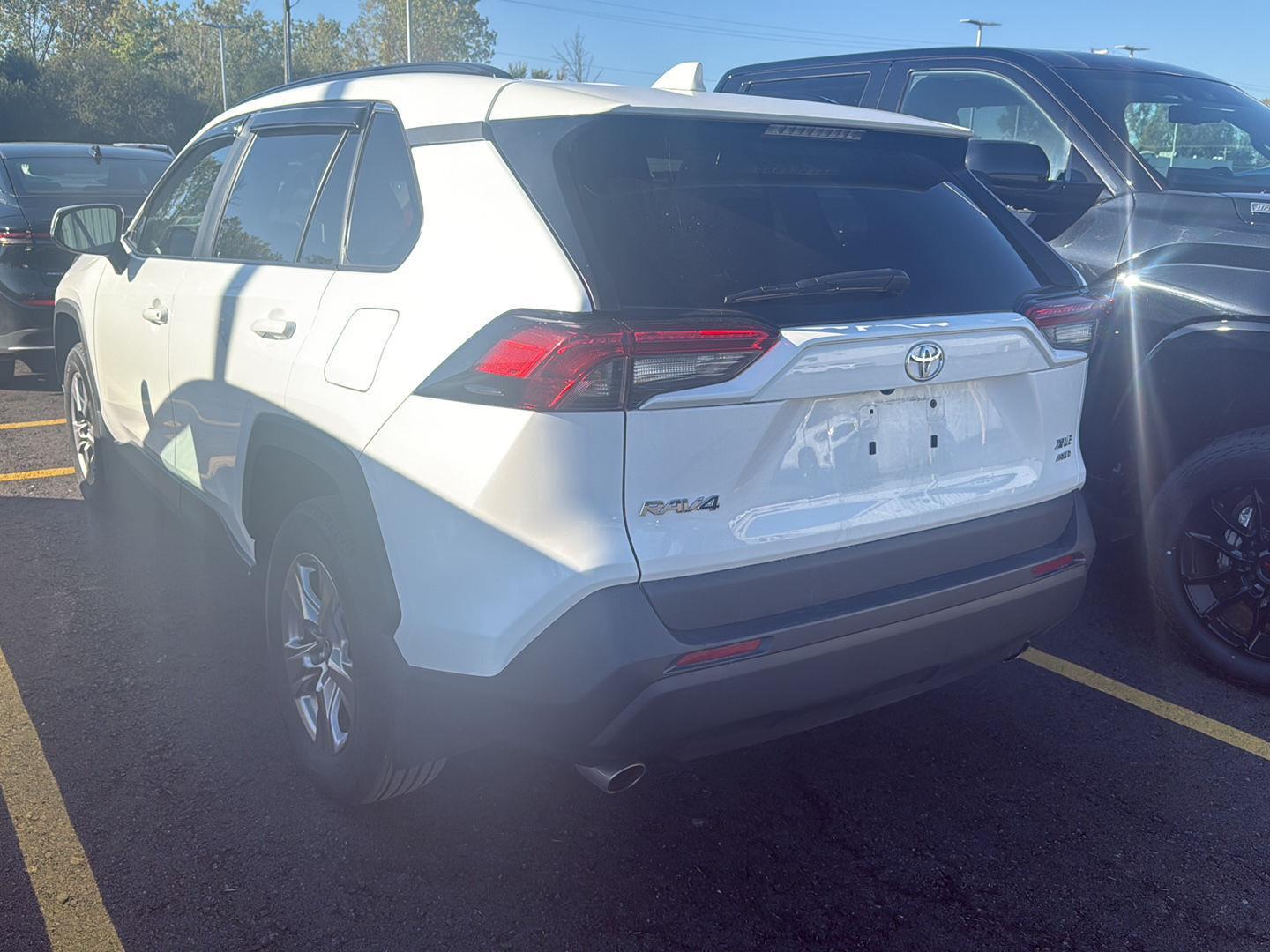 2023 Toyota RAV4 XLE photo 2