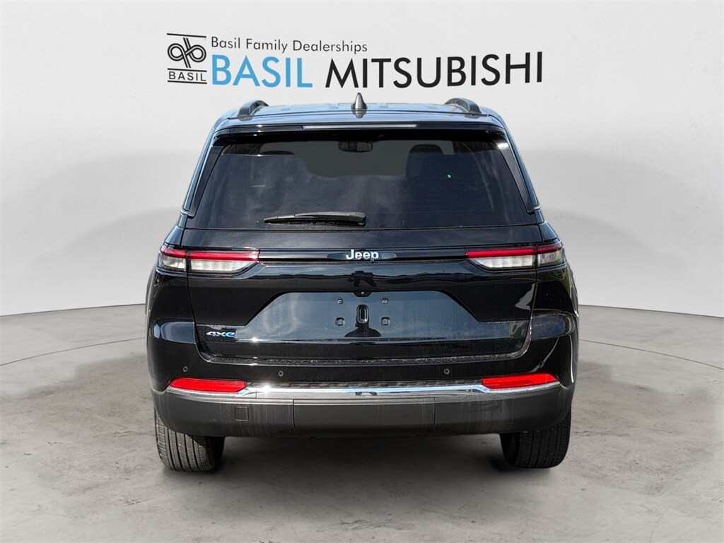 2023 Jeep Cherokee Base photo 4