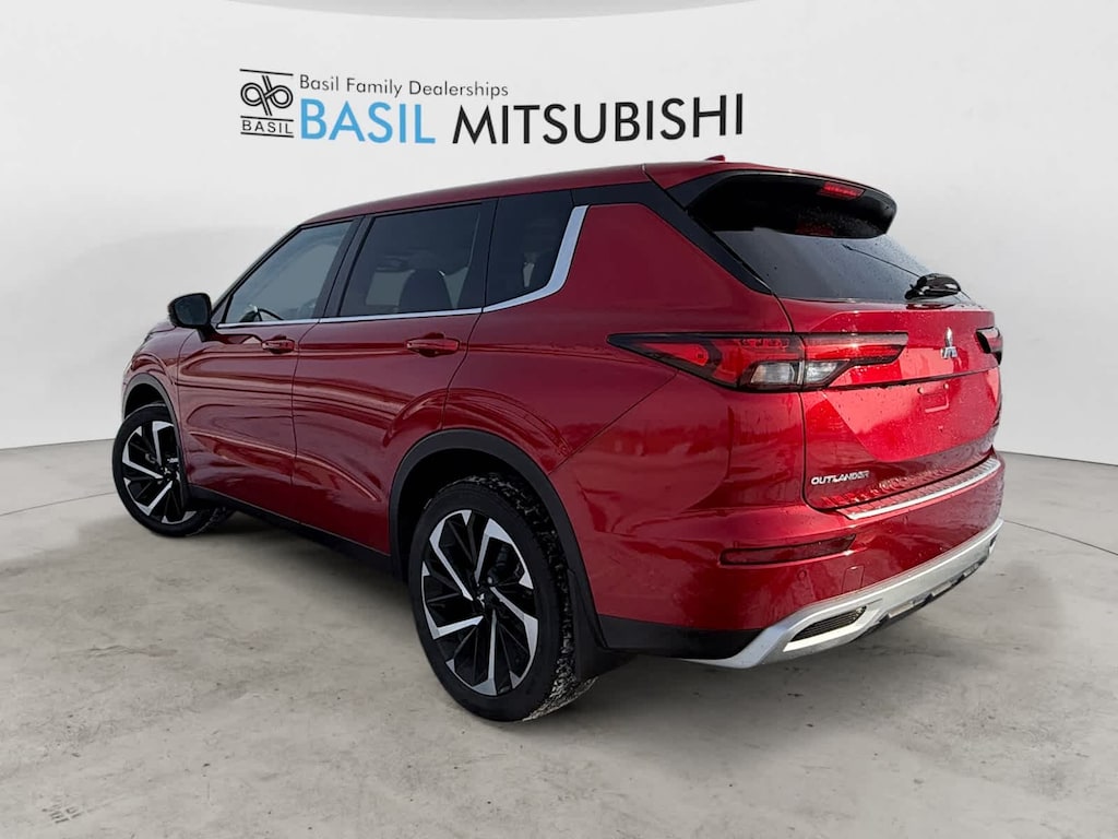 2023 Mitsubishi Outlander SE Black Edition Ralliart photo 2