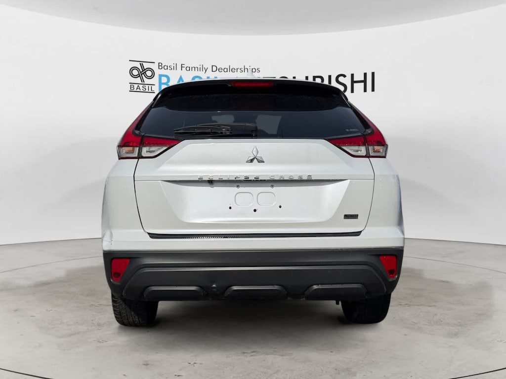 2022 Mitsubishi Eclipse Cross LE SEL GT photo 4