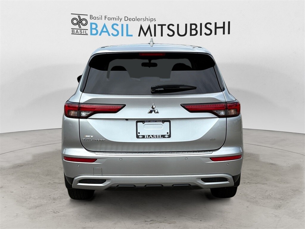 2024 Mitsubishi Outlander SE photo 3