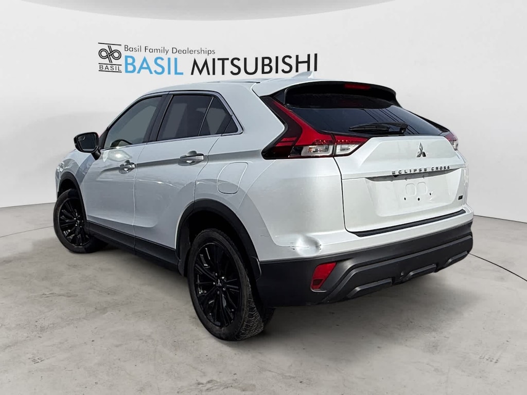 2022 Mitsubishi Eclipse Cross LE SEL GT photo 4