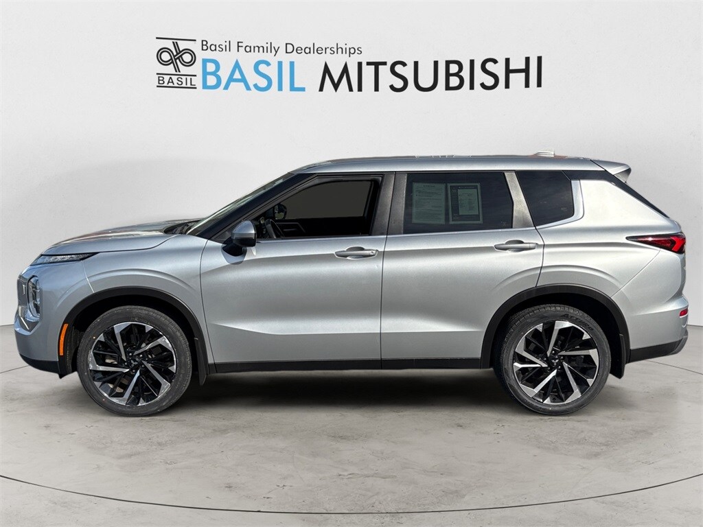 2022 Mitsubishi Outlander ES S-AWC photo 2