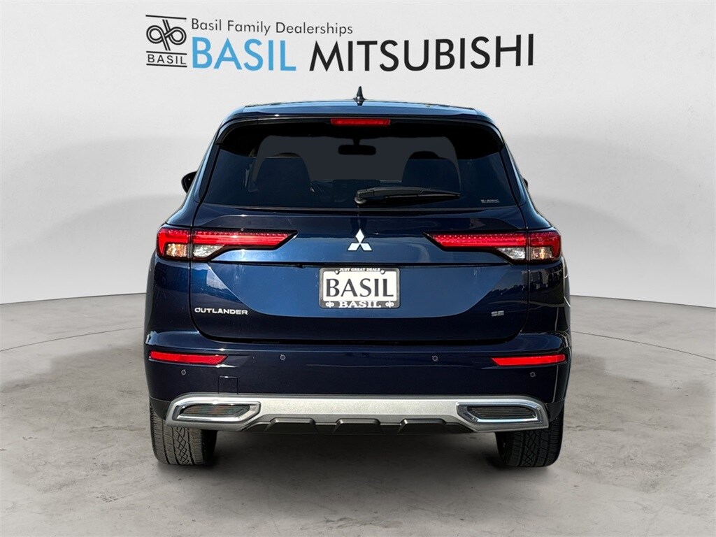 2023 Mitsubishi Outlander SE photo 4