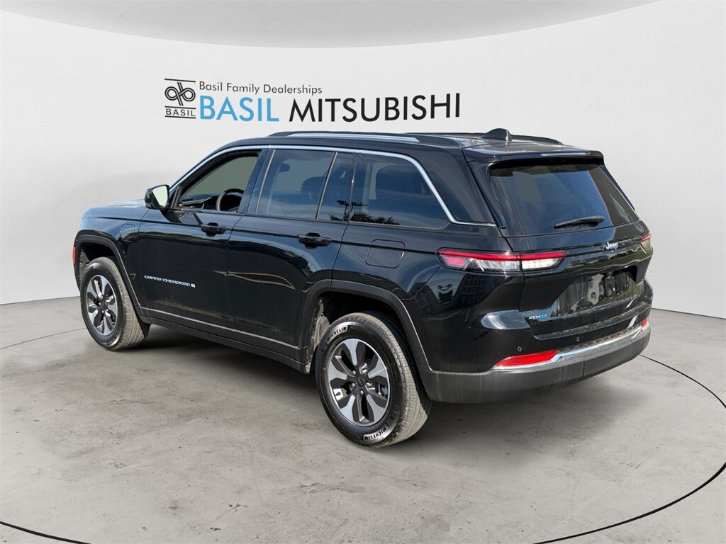 2023 Jeep Cherokee Base photo 3