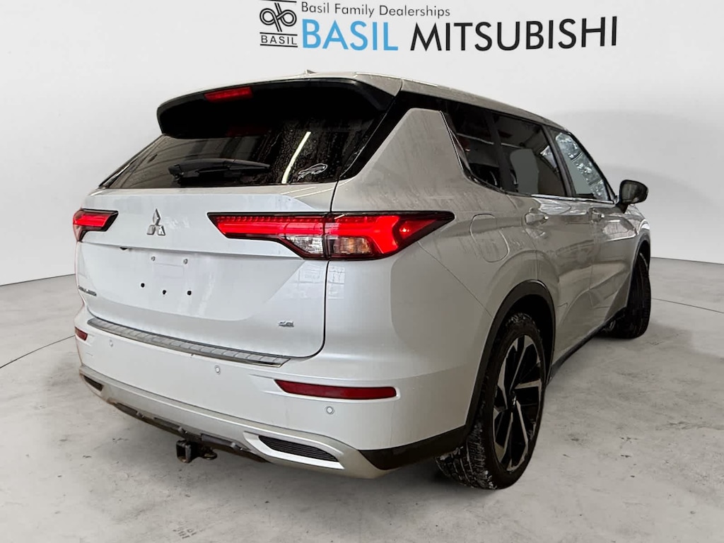 2024 Mitsubishi Outlander SE Ralliart photo 3