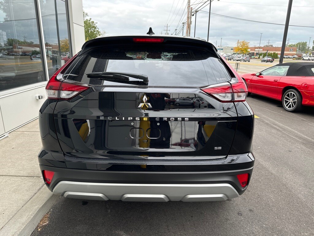 2024 Mitsubishi Eclipse Cross SE photo 4