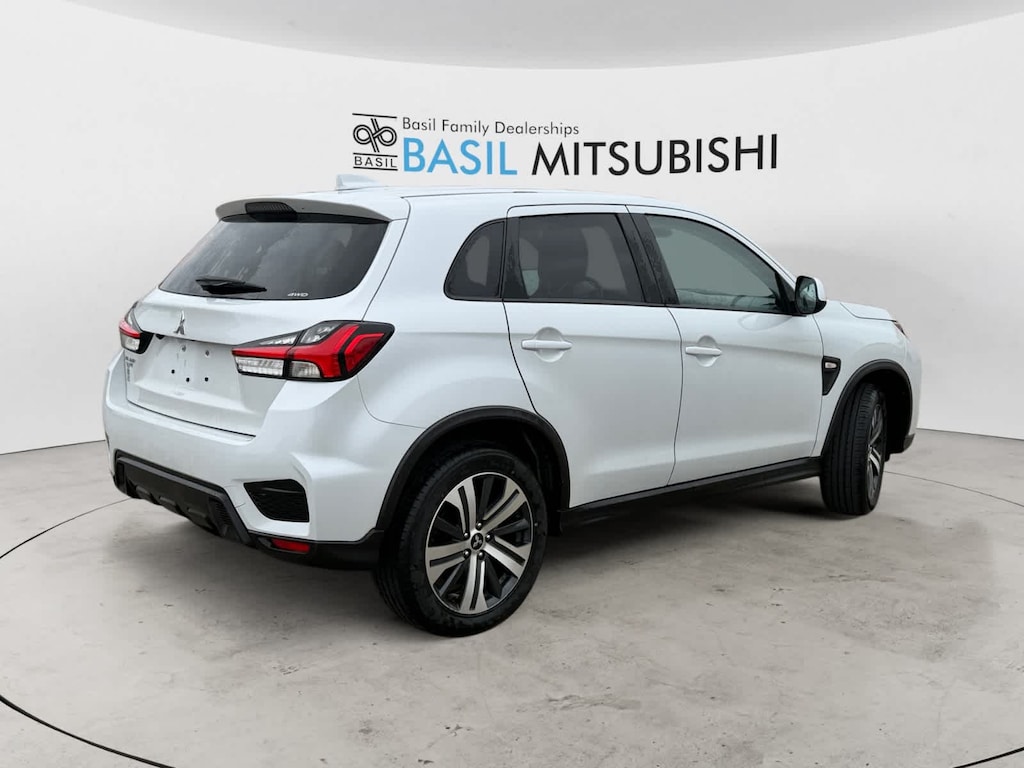 2023 Mitsubishi Outlander Sport ES LE SE photo 2
