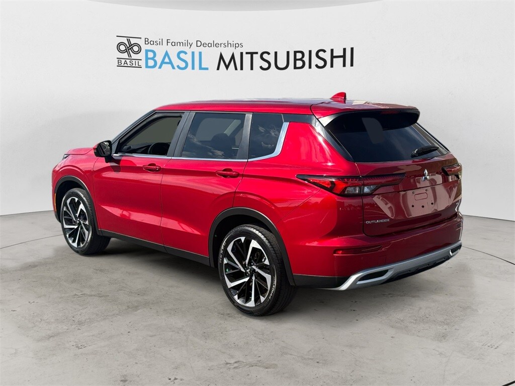 2024 Mitsubishi Outlander SE photo 3