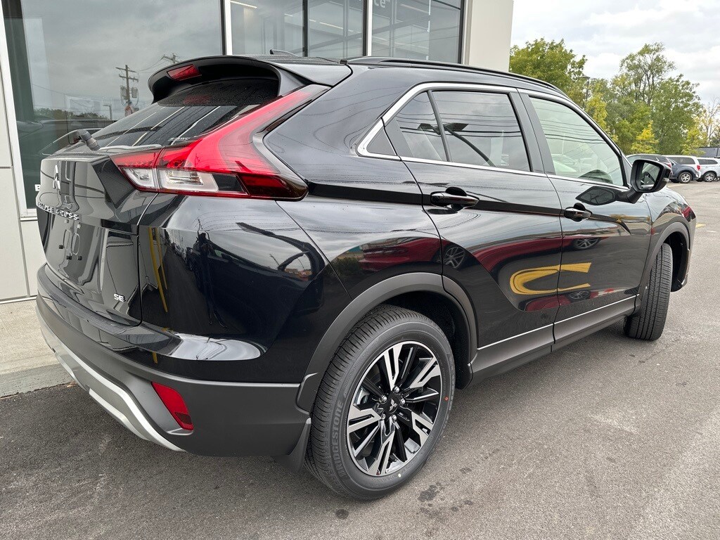 2024 Mitsubishi Eclipse Cross SE photo 3