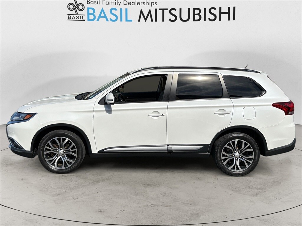 2016 Mitsubishi Outlander SEL photo 2