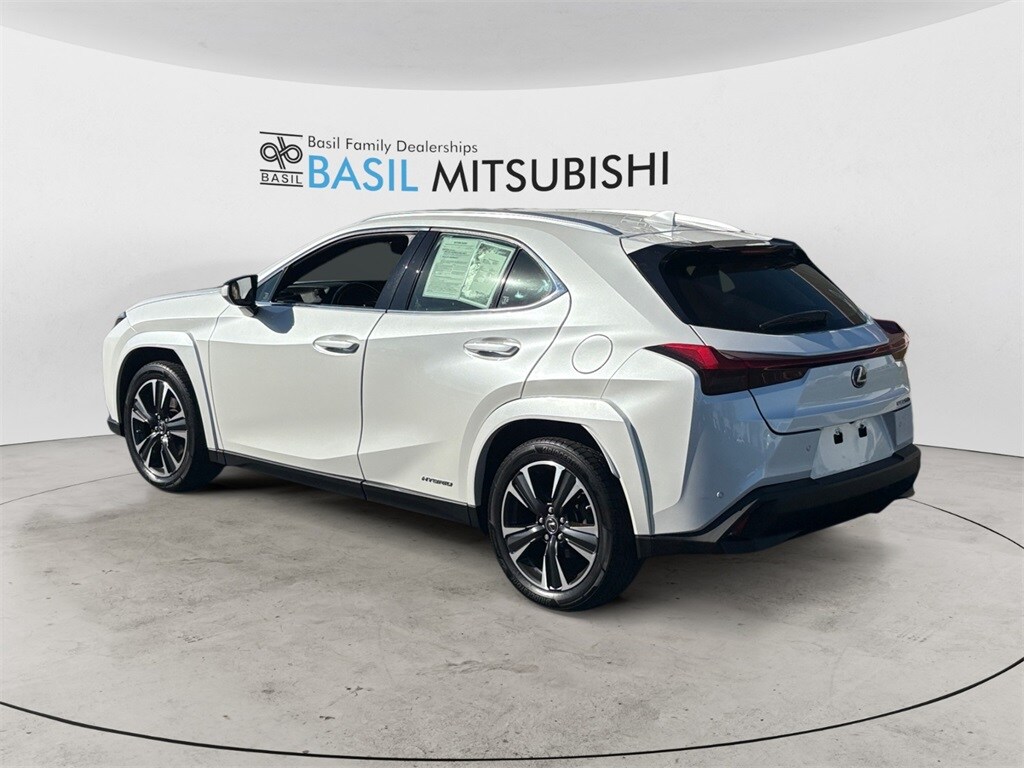 2022 Lexus UX 250h photo 3