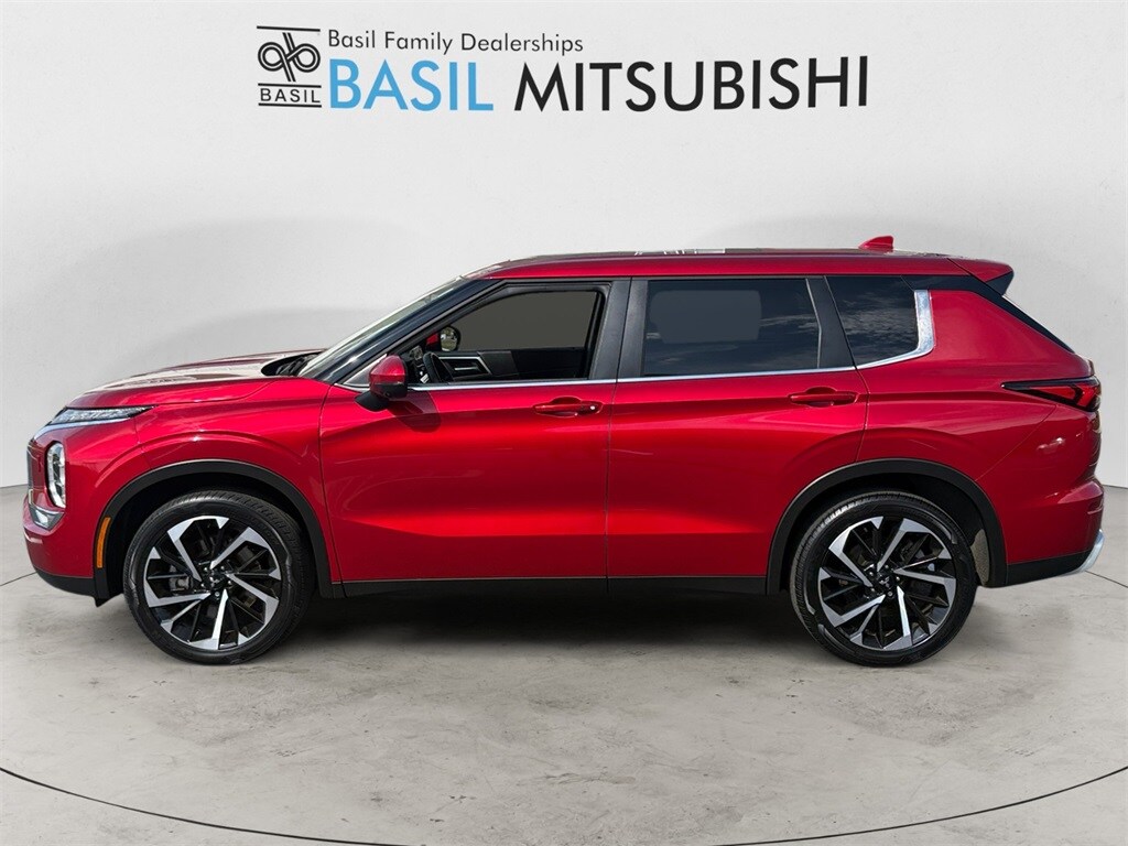 2024 Mitsubishi Outlander SE photo 2